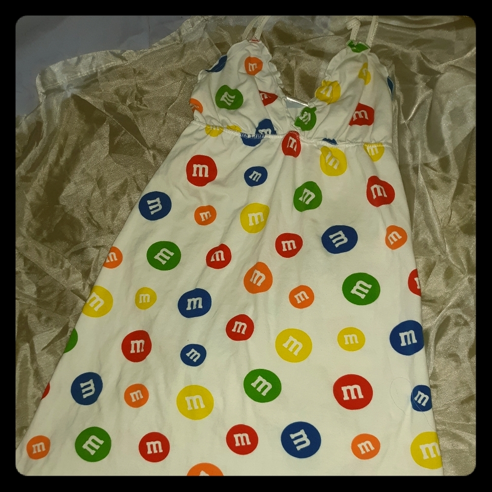 M&M night gown